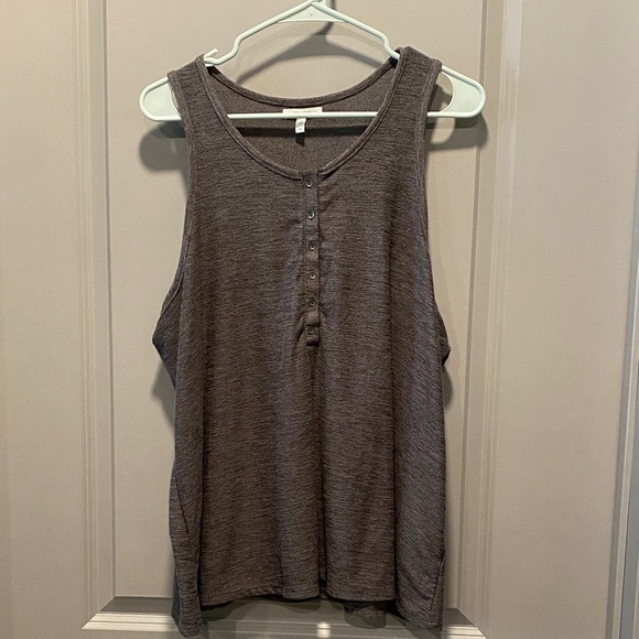Maurices Dark Gray Buttoned Tank Top size 1XL - Picture 1 of 5